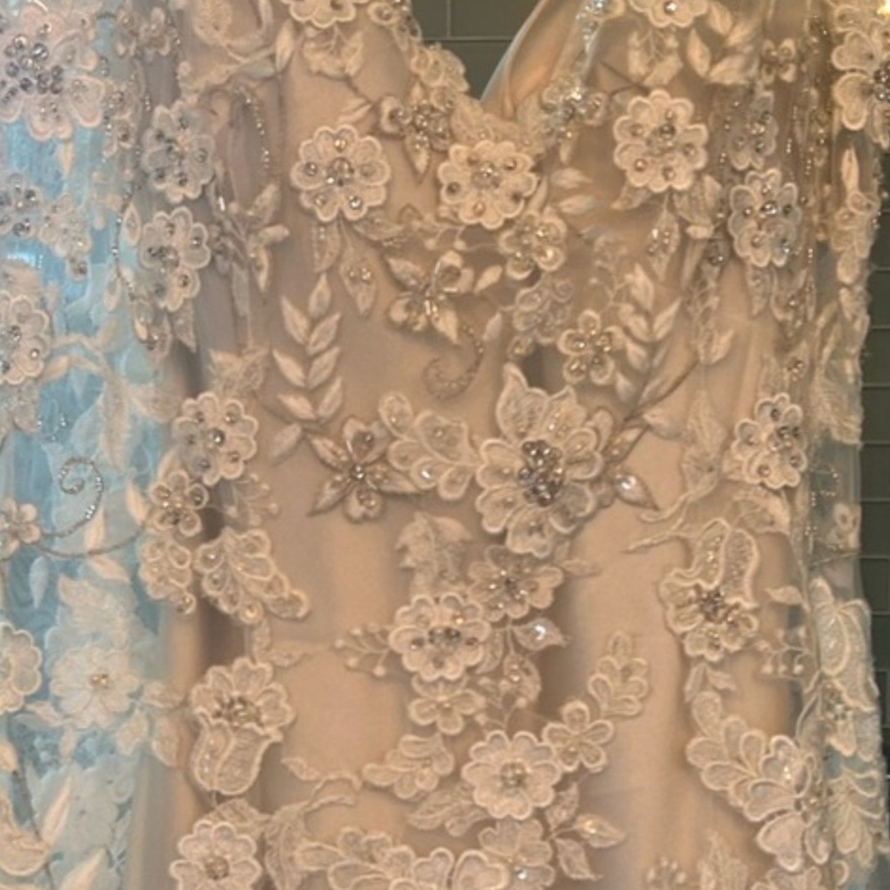 Allure Bridals Ivory Floral Lace Gown - Picture 13 of 16